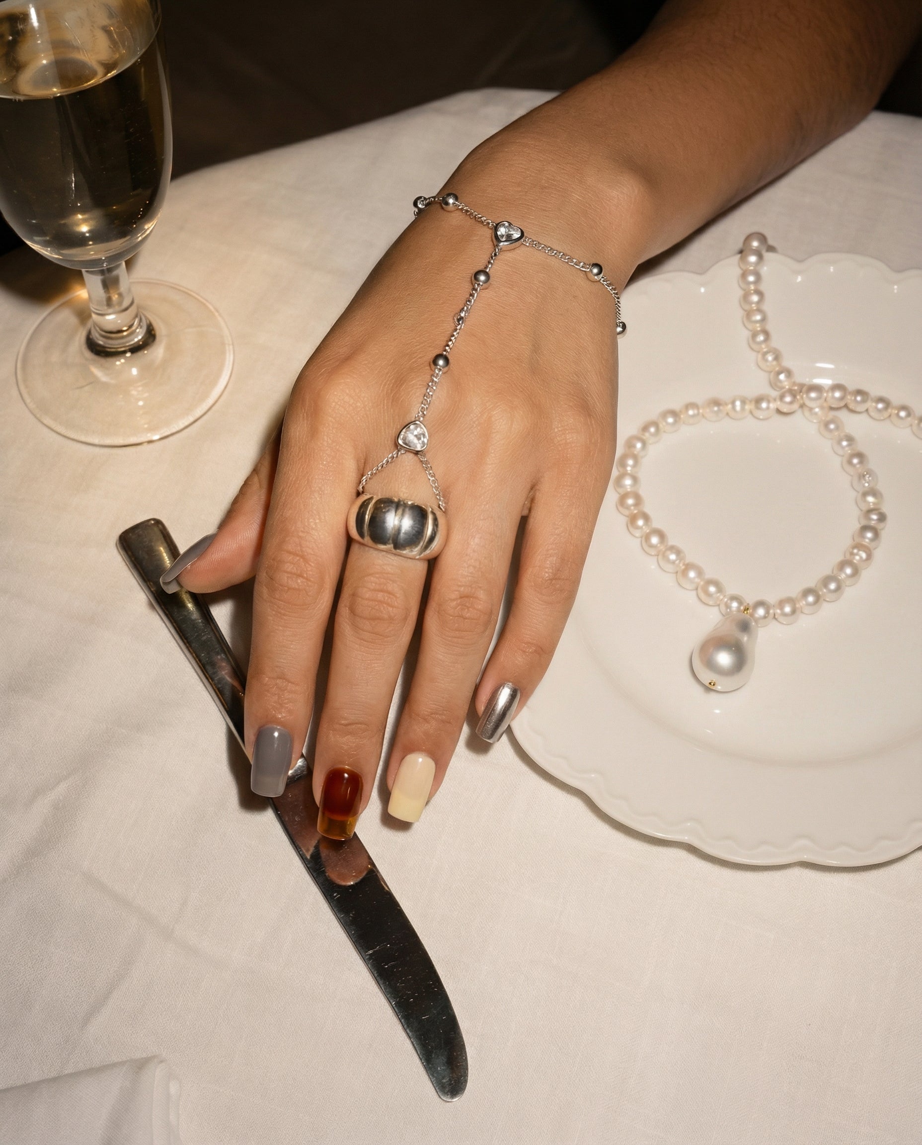 Agnes hand chain