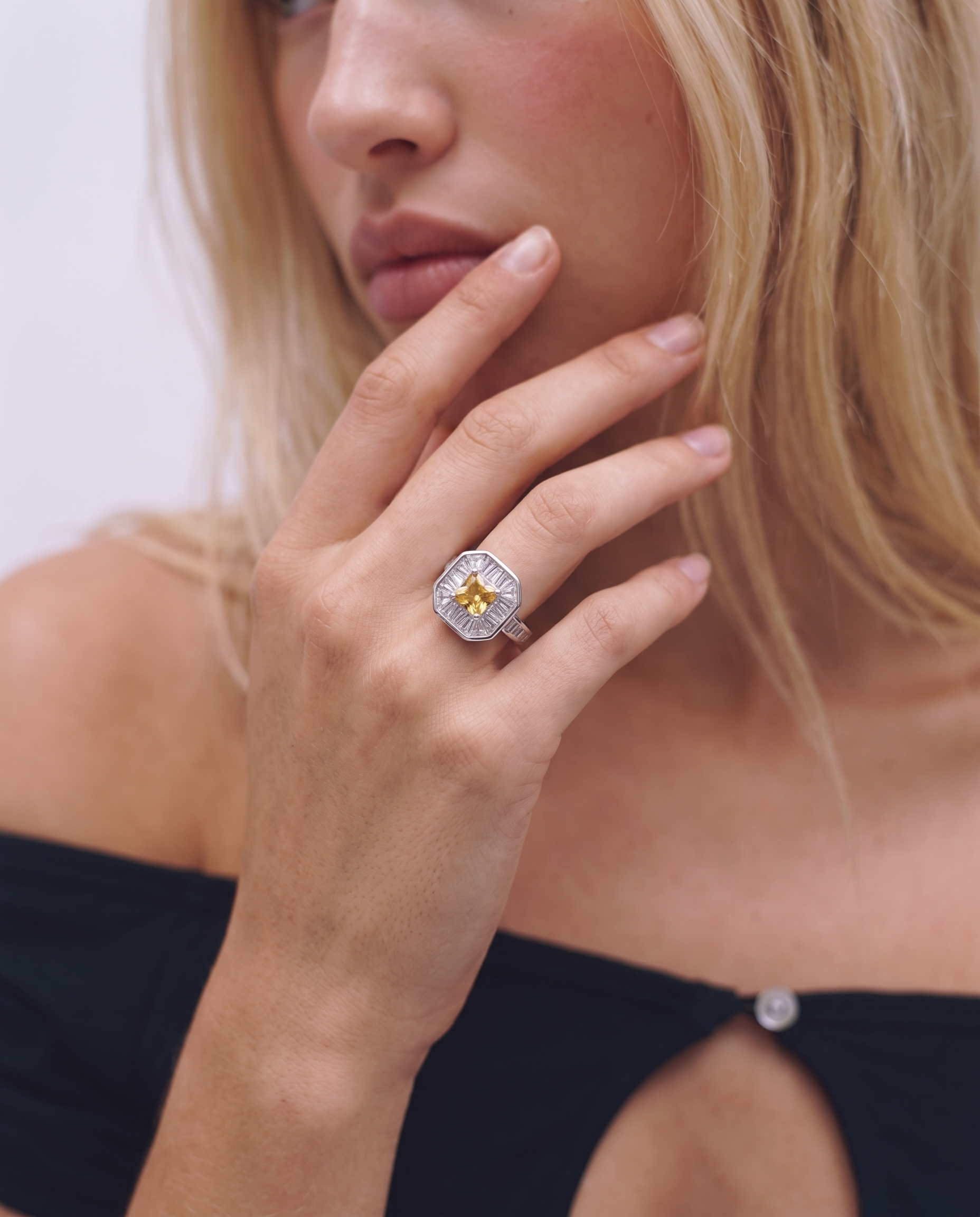 Vivienne - Stone signet ring - Stainless steel