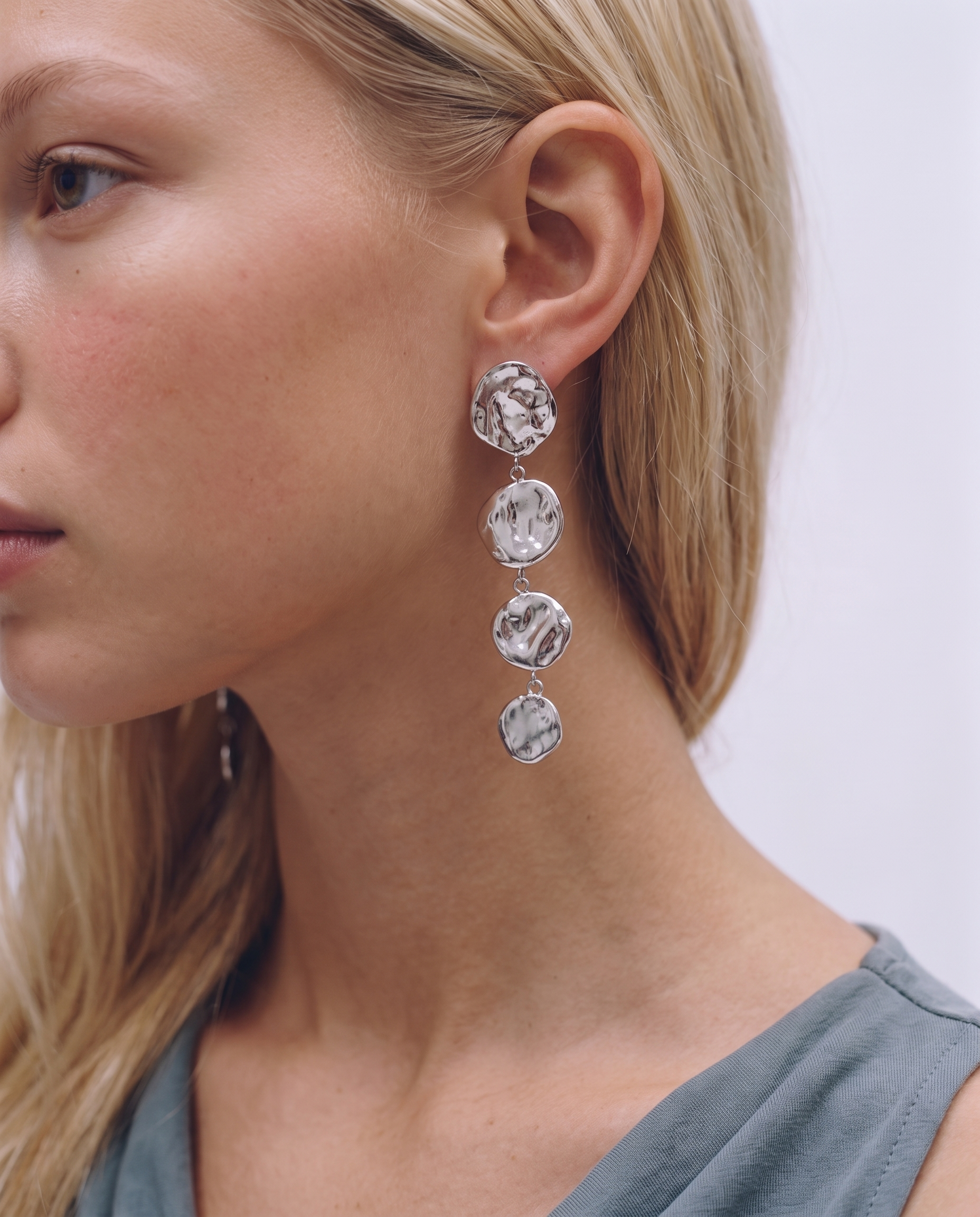 Emani - Hammered disc drop earrings - Stainless steel